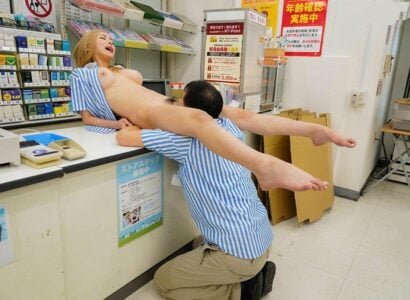 Cô bé đã trưởng thành đã muốn quan hệ tình dục với anh chàng quản lý đụ sạch lồn